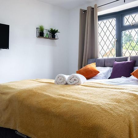 7 Guests - 4 Bedroom - Free Wi-Fi - 케터링 외부 사진