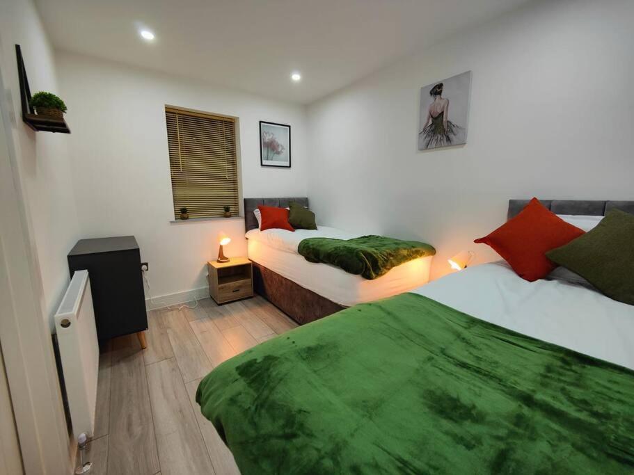 7 Guests - 4 Bedroom - Free Wi-Fi - 케터링 외부 사진