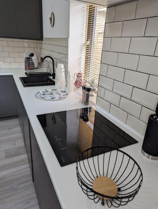 7 Guests - 4 Bedroom - Free Wi-Fi - 케터링 외부 사진