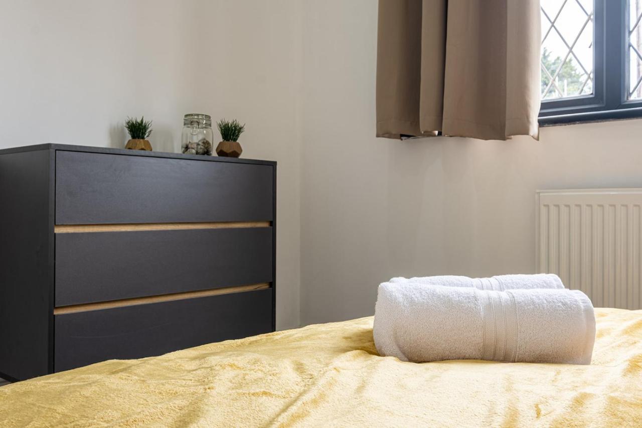 7 Guests - 4 Bedroom - Free Wi-Fi - 케터링 외부 사진