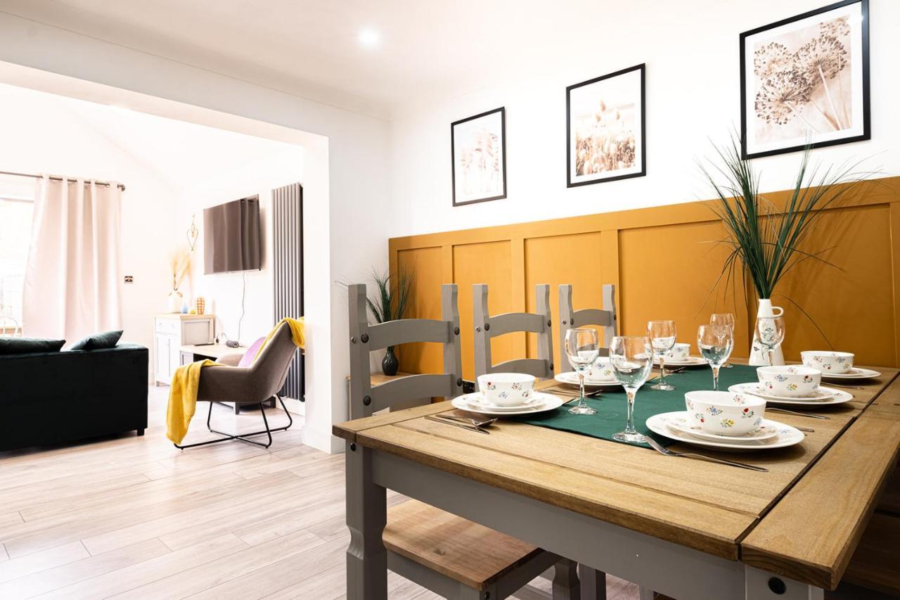 7 Guests - 4 Bedroom - Free Wi-Fi - 케터링 외부 사진