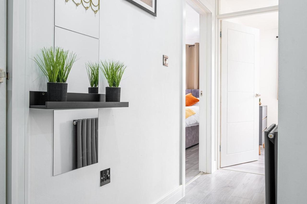 7 Guests - 4 Bedroom - Free Wi-Fi - 케터링 외부 사진