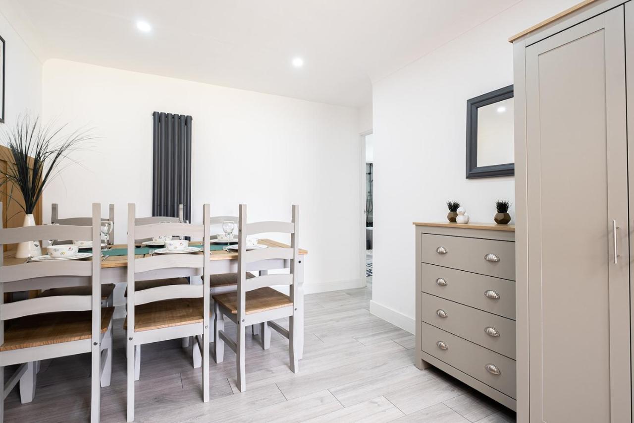 7 Guests - 4 Bedroom - Free Wi-Fi - 케터링 외부 사진
