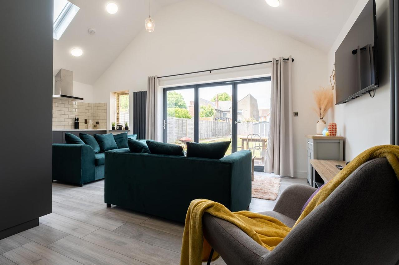 7 Guests - 4 Bedroom - Free Wi-Fi - 케터링 외부 사진