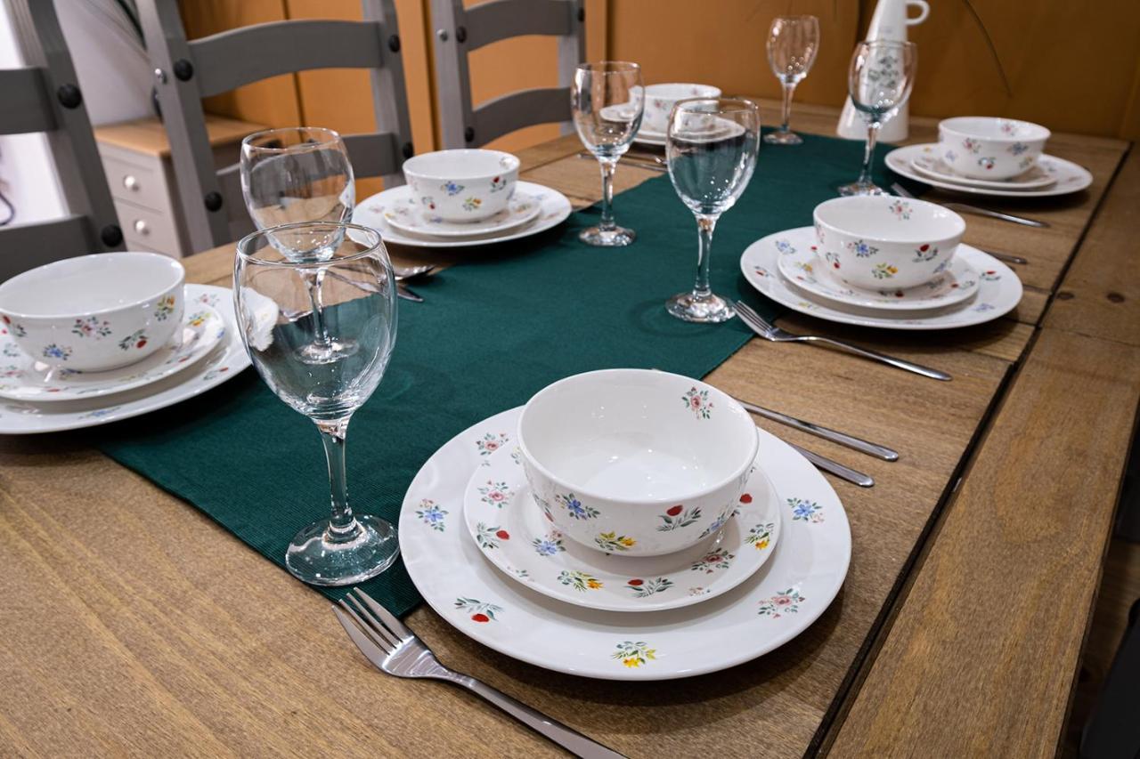 7 Guests - 4 Bedroom - Free Wi-Fi - 케터링 외부 사진