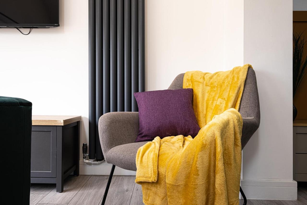 7 Guests - 4 Bedroom - Free Wi-Fi - 케터링 외부 사진