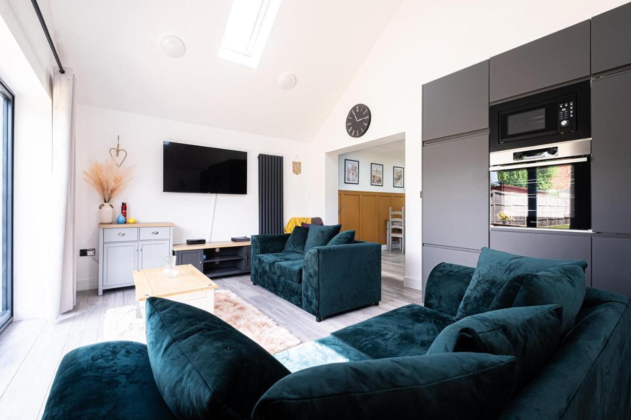 7 Guests - 4 Bedroom - Free Wi-Fi - 케터링 외부 사진