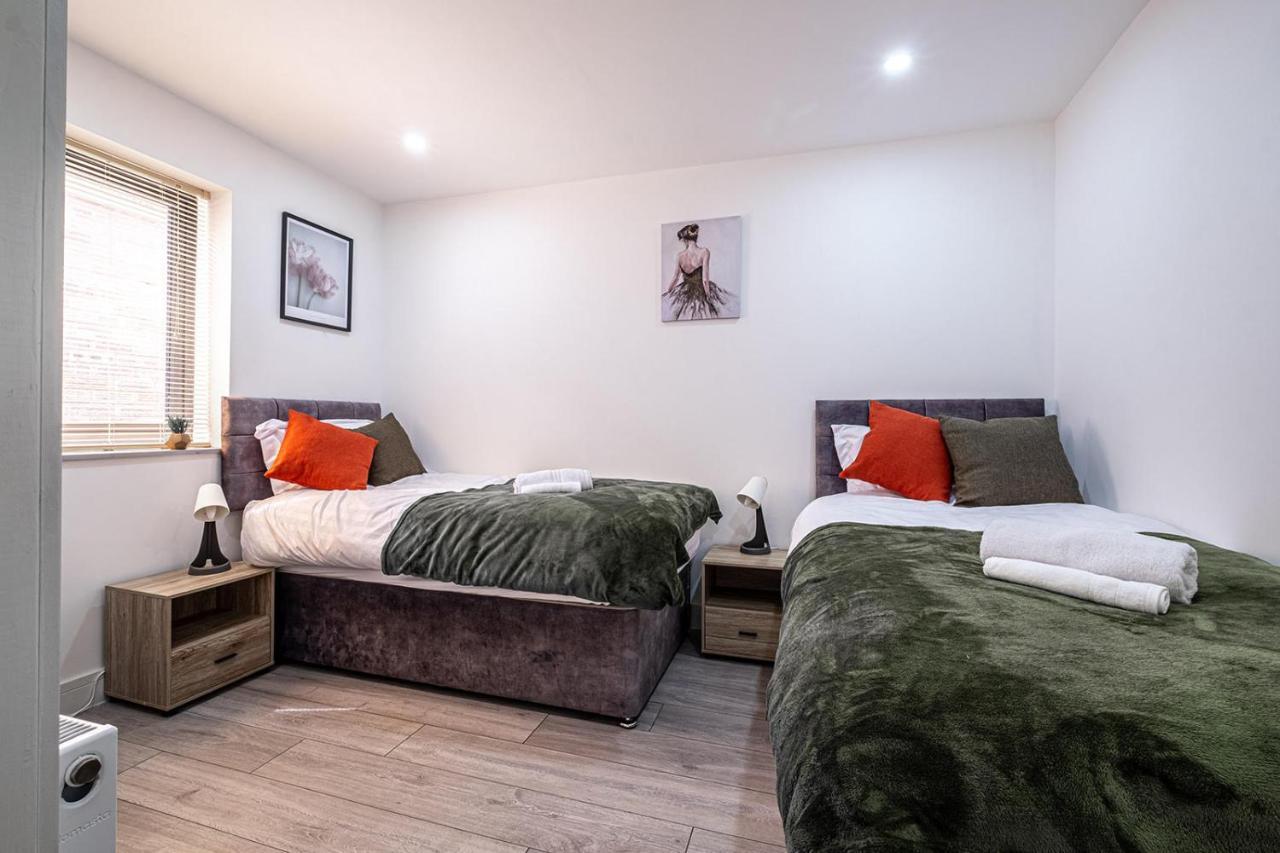 7 Guests - 4 Bedroom - Free Wi-Fi - 케터링 외부 사진